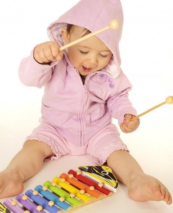 toddler-playing-with-xylophone